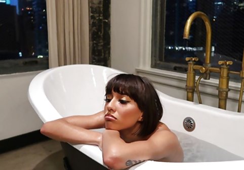 دکمه سکس در کانال تلگرام های آخر در مورد HOTWIFE من